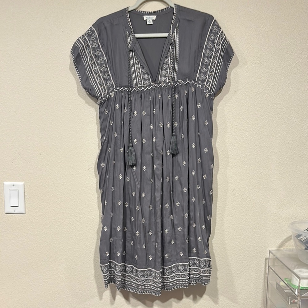 Sundance Gray Midi Dress with Timeless Elegance